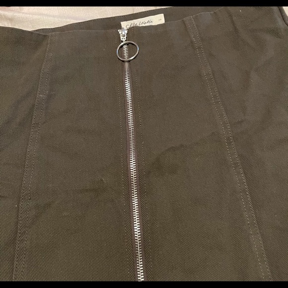 Skirt - Picture 2 of 3